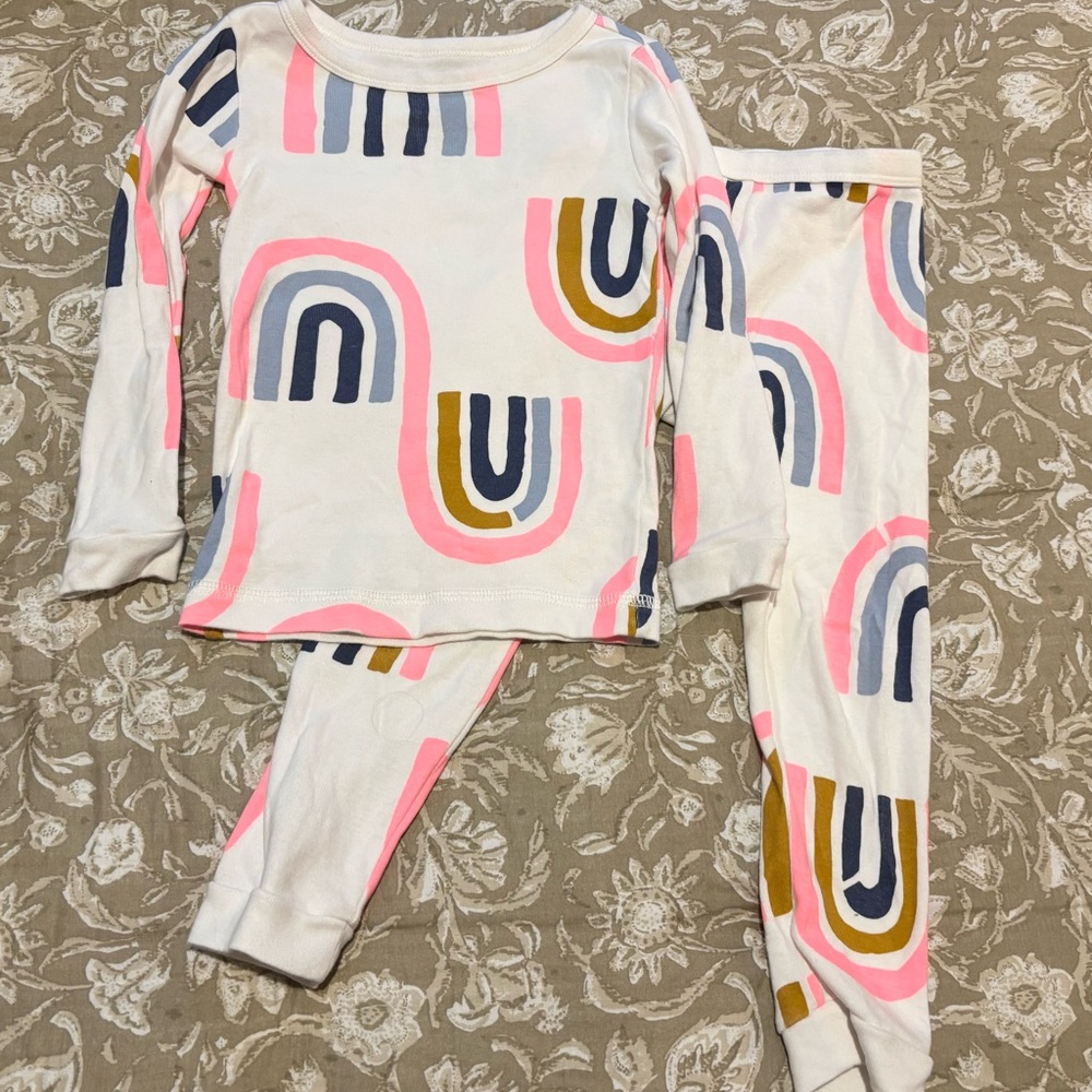 tea collection rainbow toddler pajamas in size 4